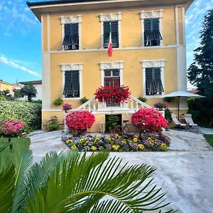 https://lucca-in-villa-san-donato.it-tuscanyhotel.com