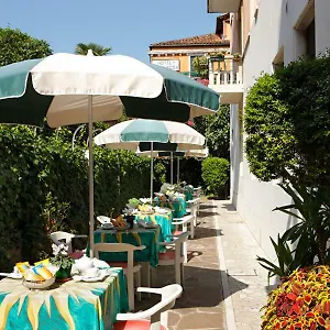 https://hotel-santa-lucia-venice.hotelslidodijesolo.com